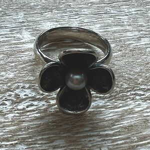 Retired James Avery ring, pearl flower, size 6, .925 silver.